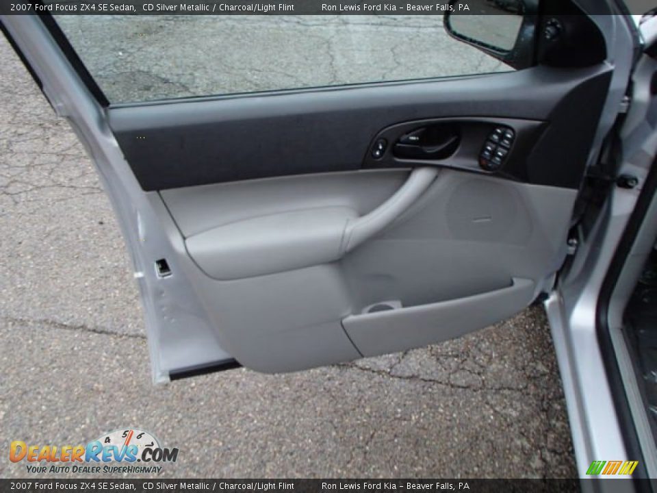 Door Panel of 2007 Ford Focus ZX4 SE Sedan Photo #12