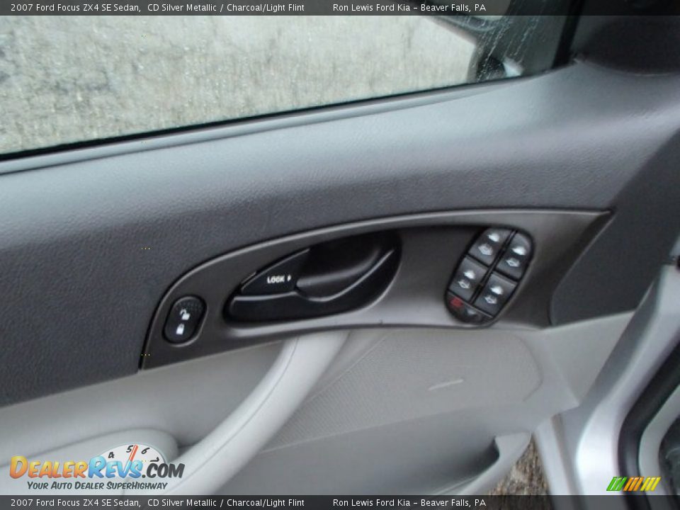 2007 Ford Focus ZX4 SE Sedan CD Silver Metallic / Charcoal/Light Flint Photo #15