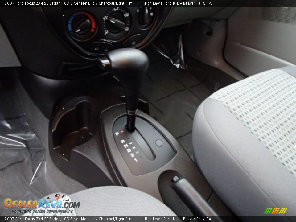 2007 Ford Focus ZX4 SE Sedan Shifter Photo #17