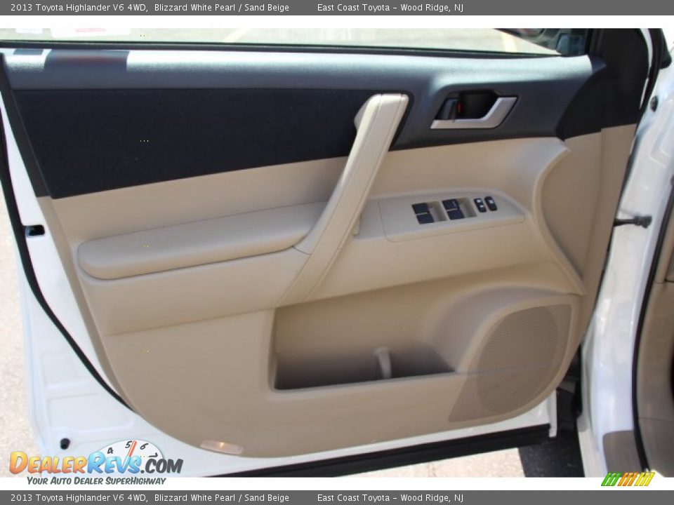 2013 Toyota Highlander V6 4WD Blizzard White Pearl / Sand Beige Photo #6