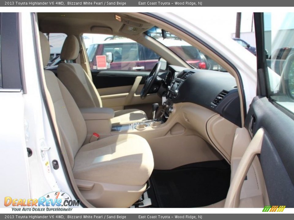 2013 Toyota Highlander V6 4WD Blizzard White Pearl / Sand Beige Photo #8