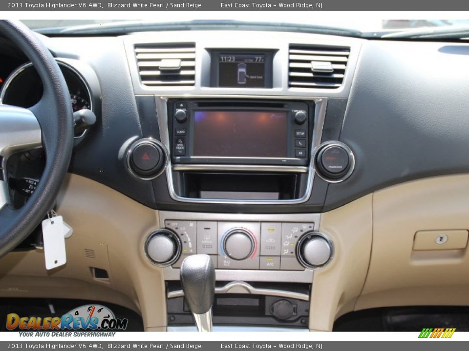 2013 Toyota Highlander V6 4WD Blizzard White Pearl / Sand Beige Photo #10