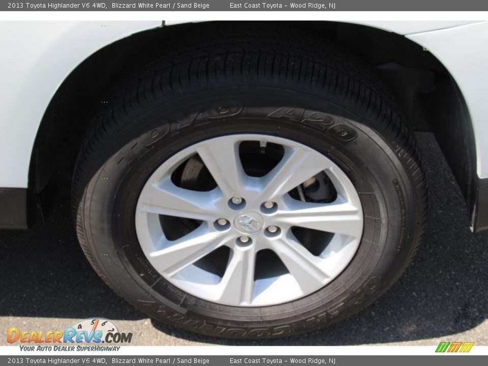 2013 Toyota Highlander V6 4WD Blizzard White Pearl / Sand Beige Photo #13