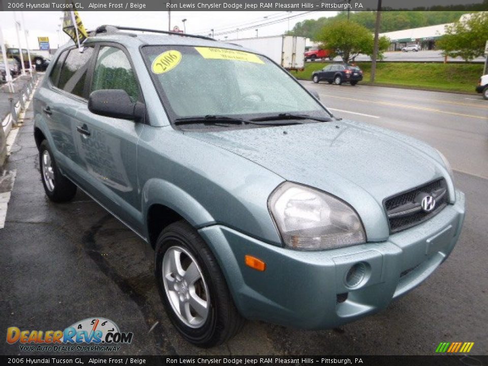 Front 3/4 View of 2006 Hyundai Tucson GL Photo #6
