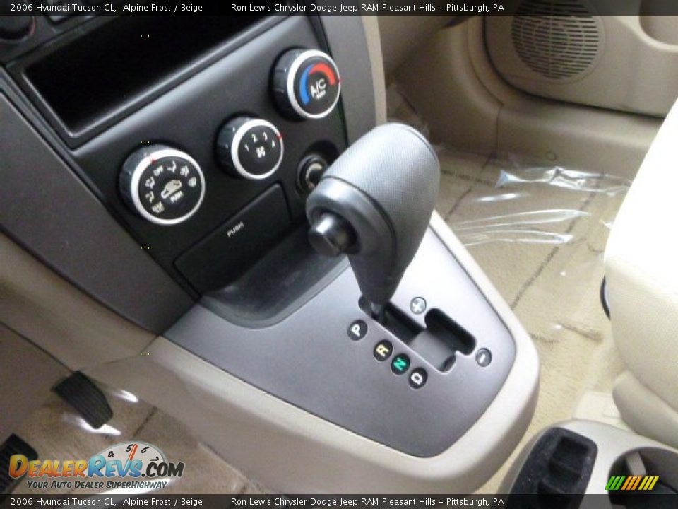 2006 Hyundai Tucson GL Alpine Frost / Beige Photo #15