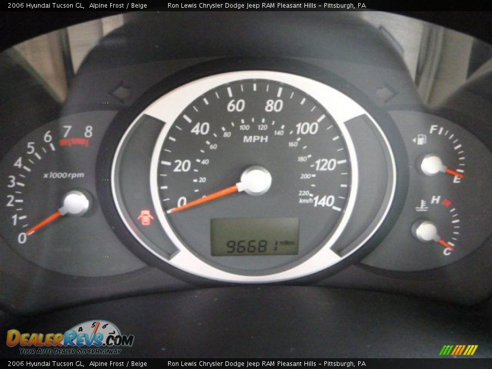 2006 Hyundai Tucson GL Alpine Frost / Beige Photo #19