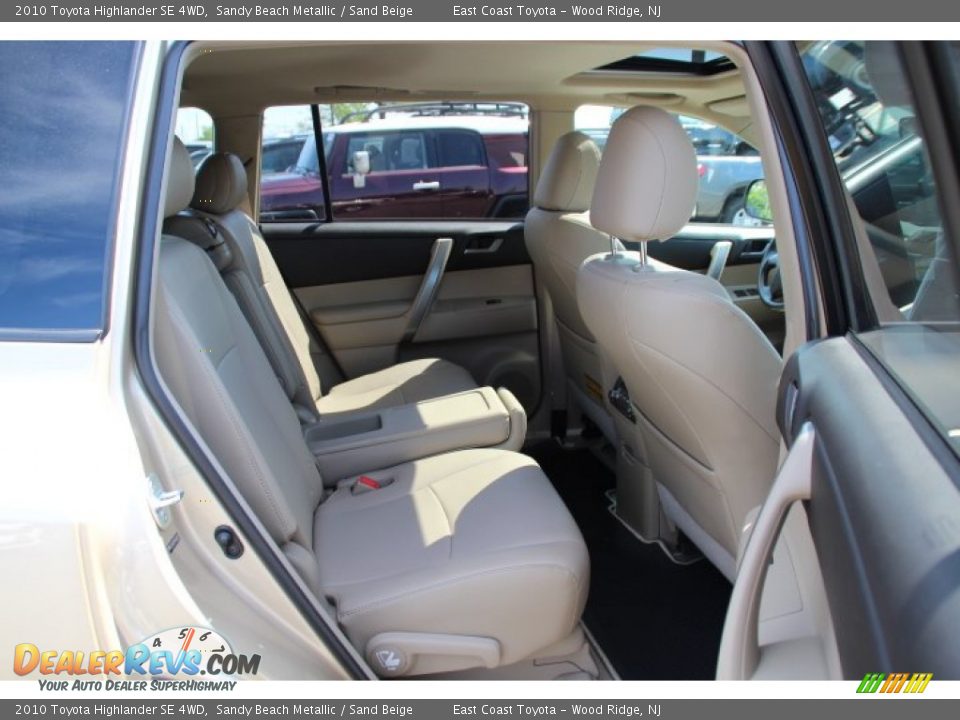 2010 Toyota Highlander SE 4WD Sandy Beach Metallic / Sand Beige Photo #11