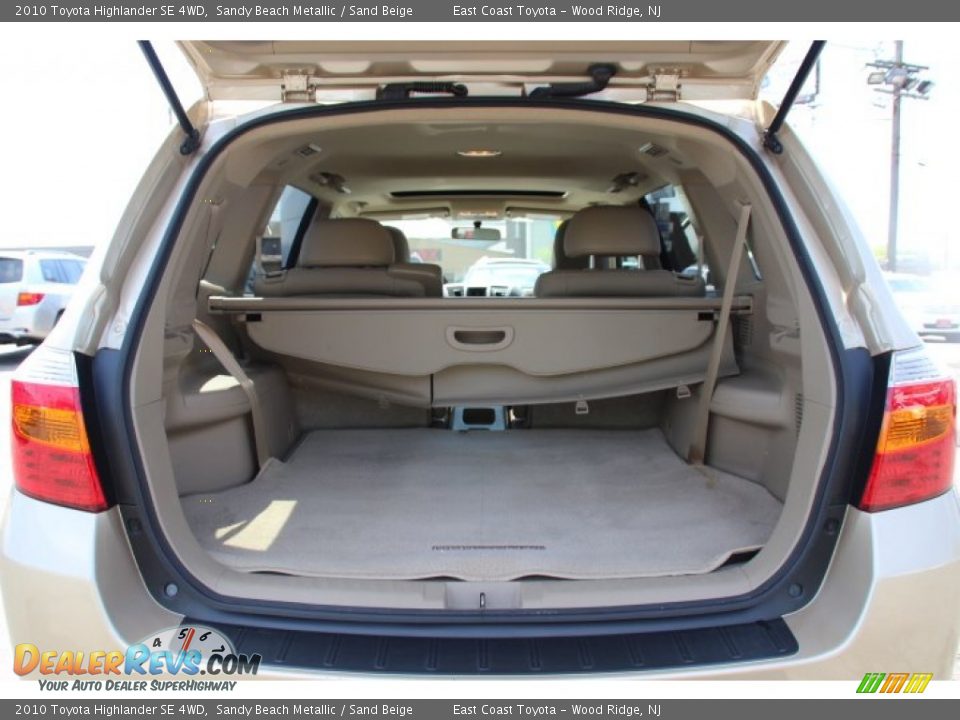 2010 Toyota Highlander SE 4WD Sandy Beach Metallic / Sand Beige Photo #13