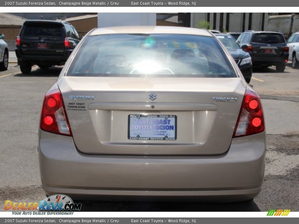 2007 Suzuki Forenza Sedan Champagne Beige Metallic / Grey Photo #5