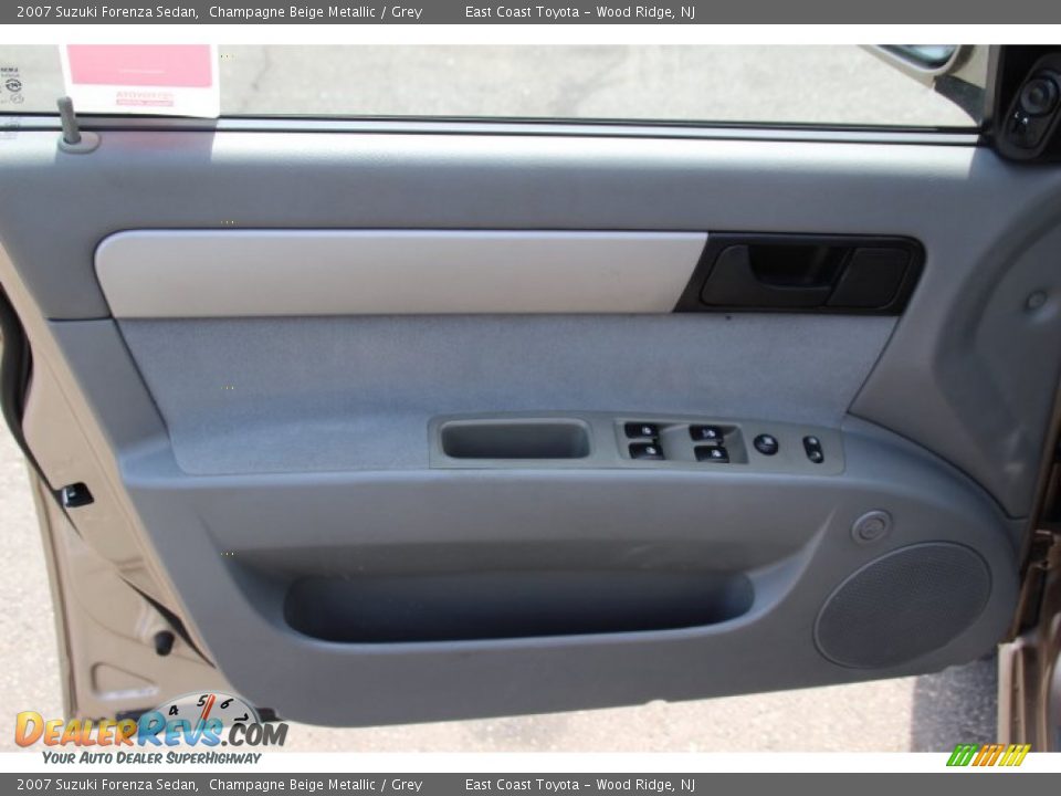 2007 Suzuki Forenza Sedan Champagne Beige Metallic / Grey Photo #6
