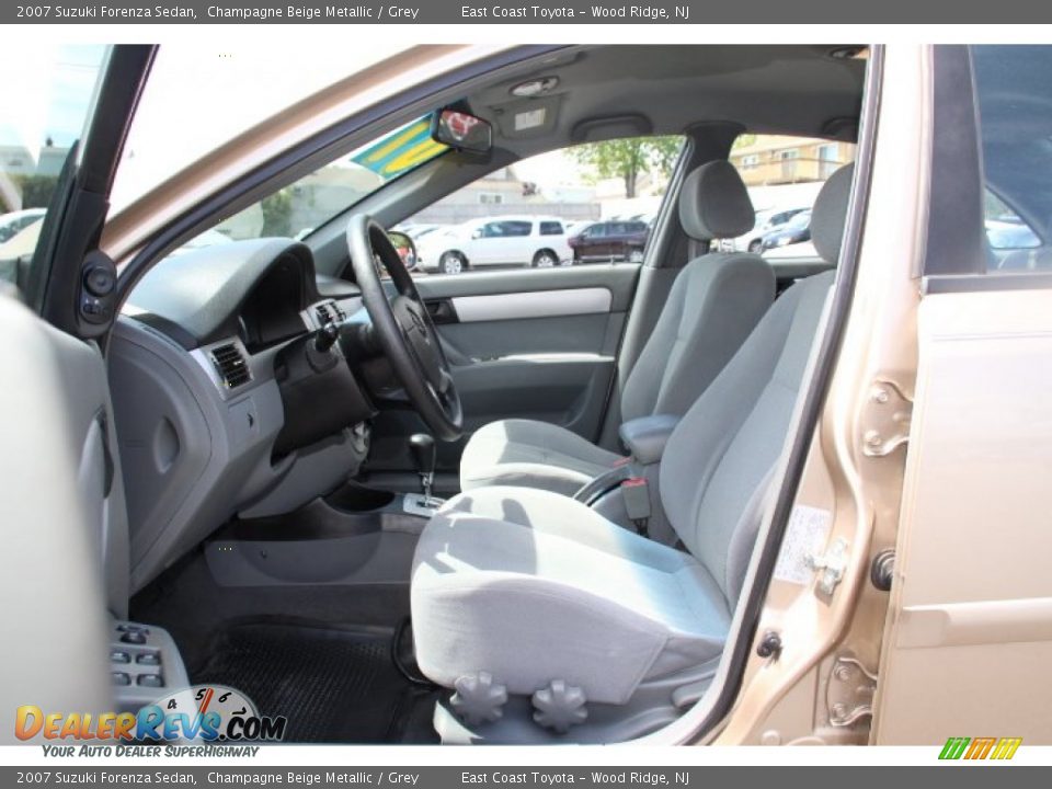 2007 Suzuki Forenza Sedan Champagne Beige Metallic / Grey Photo #7