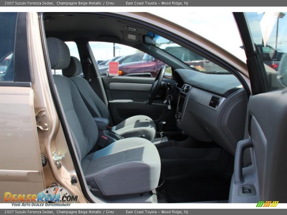 2007 Suzuki Forenza Sedan Champagne Beige Metallic / Grey Photo #8