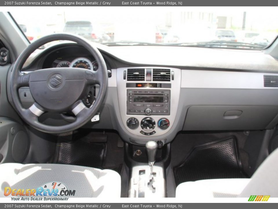 2007 Suzuki Forenza Sedan Champagne Beige Metallic / Grey Photo #9