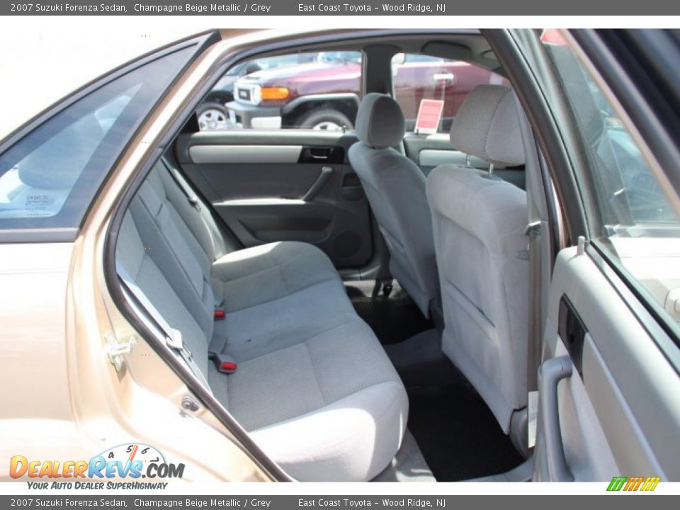 2007 Suzuki Forenza Sedan Champagne Beige Metallic / Grey Photo #11