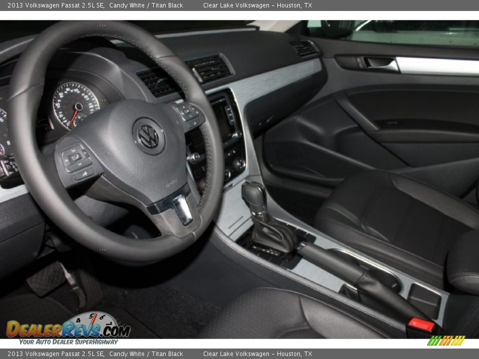 2013 Volkswagen Passat 2.5L SE Candy White / Titan Black Photo #12