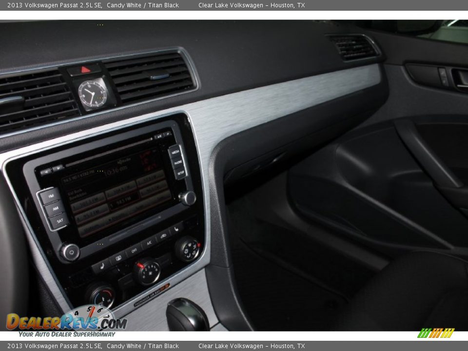 2013 Volkswagen Passat 2.5L SE Candy White / Titan Black Photo #15