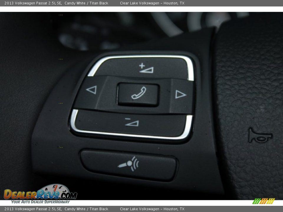 2013 Volkswagen Passat 2.5L SE Candy White / Titan Black Photo #22