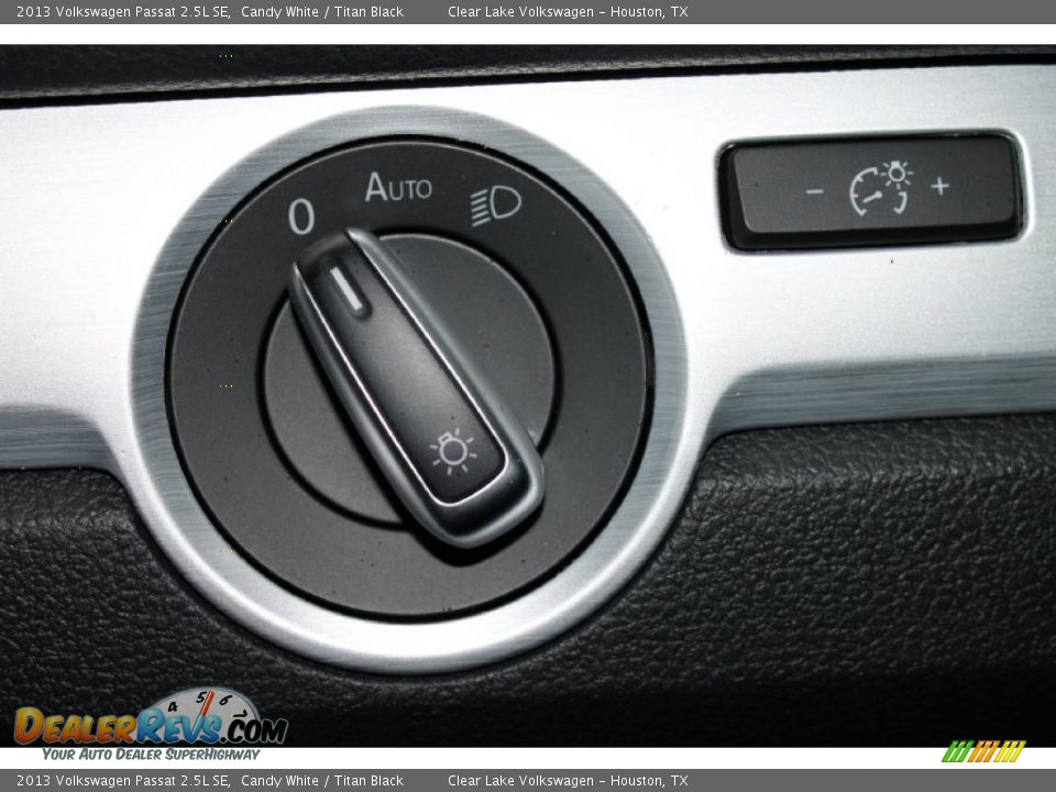 2013 Volkswagen Passat 2.5L SE Candy White / Titan Black Photo #24