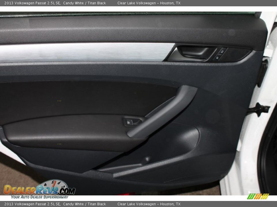 2013 Volkswagen Passat 2.5L SE Candy White / Titan Black Photo #25