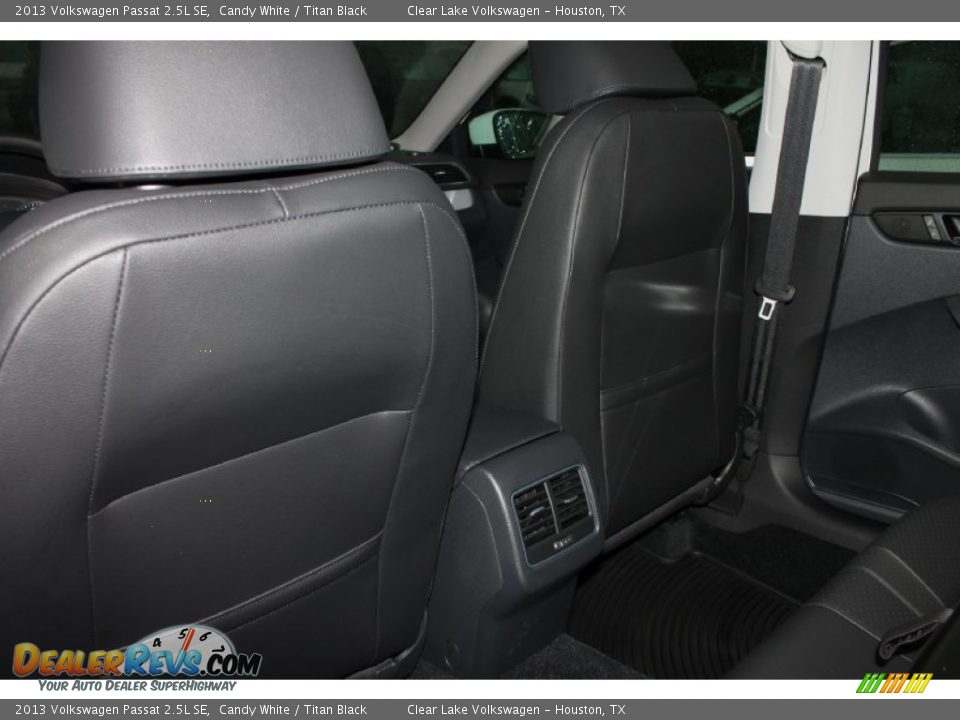 2013 Volkswagen Passat 2.5L SE Candy White / Titan Black Photo #26