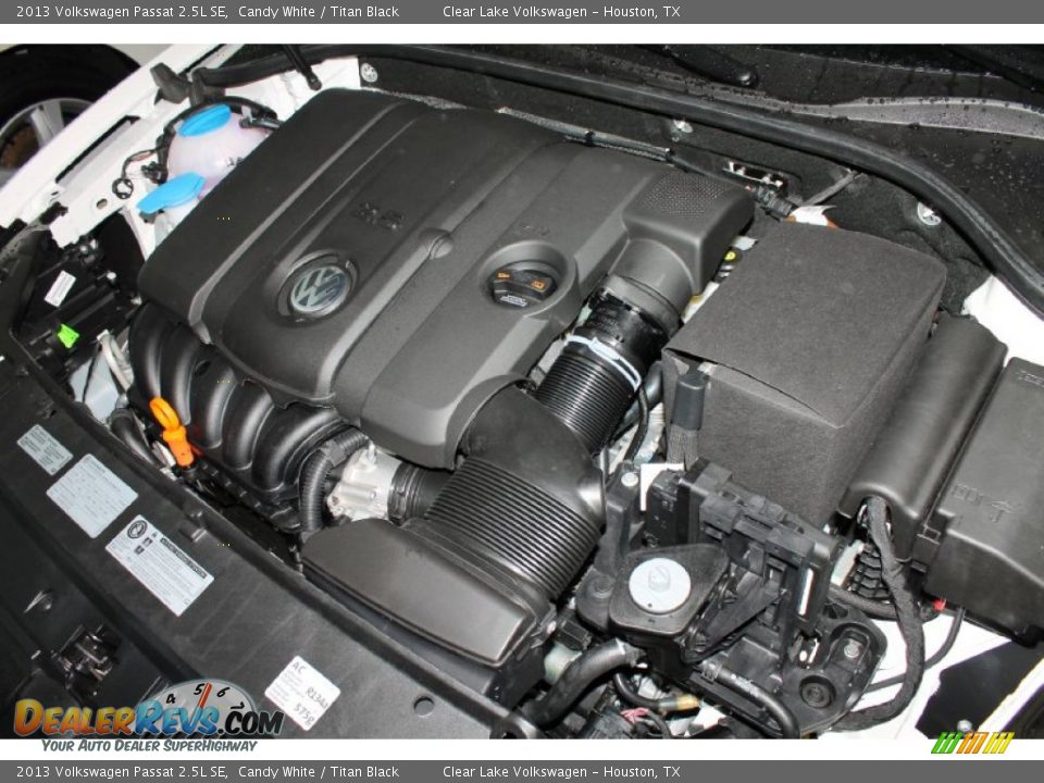 2013 Volkswagen Passat 2.5L SE Candy White / Titan Black Photo #30