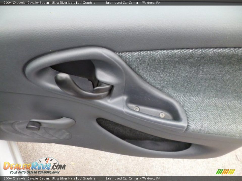 2004 Chevrolet Cavalier Sedan Ultra Silver Metallic / Graphite Photo #11