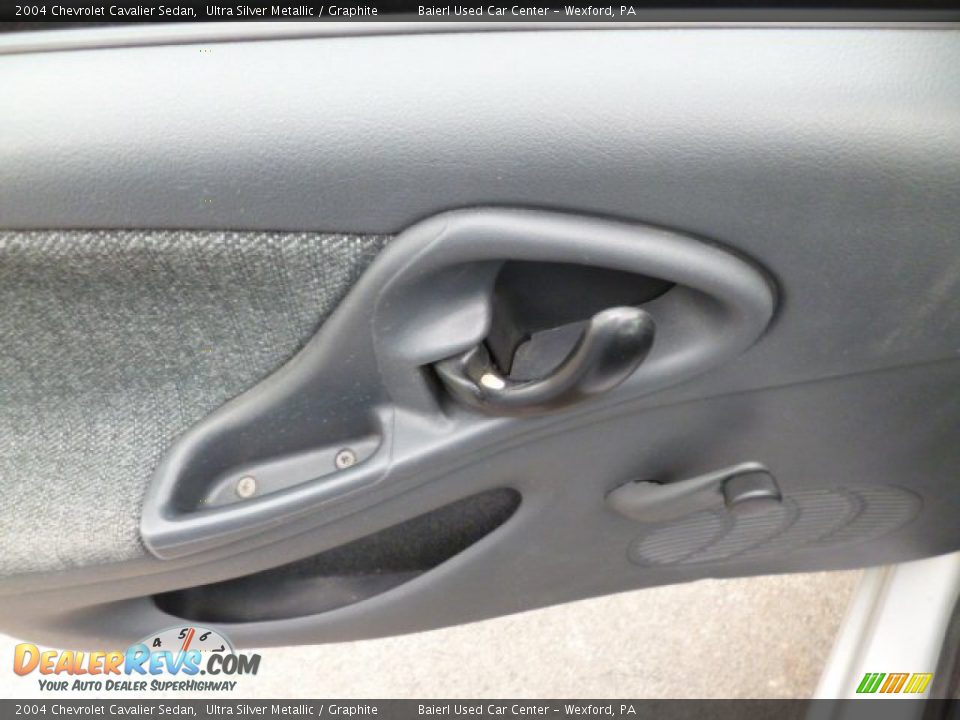 Controls of 2004 Chevrolet Cavalier Sedan Photo #17