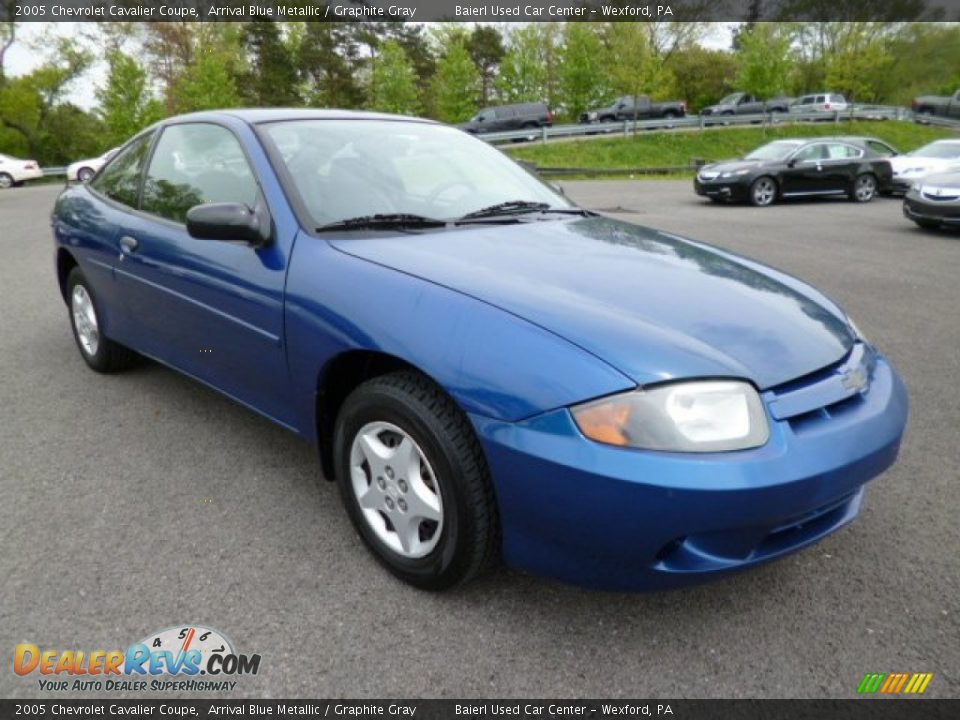 Front 3/4 View of 2005 Chevrolet Cavalier Coupe Photo #1