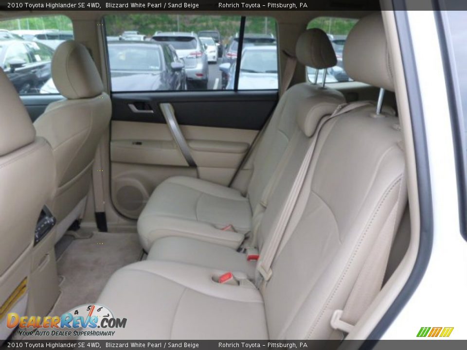 2010 Toyota Highlander SE 4WD Blizzard White Pearl / Sand Beige Photo #5