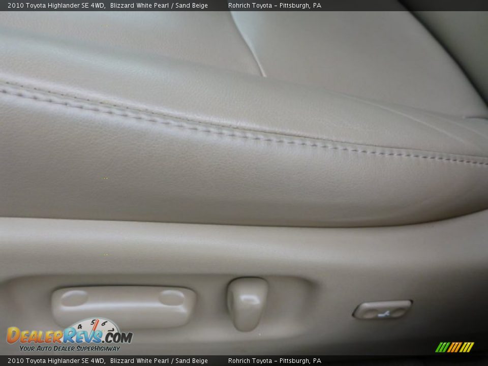 2010 Toyota Highlander SE 4WD Blizzard White Pearl / Sand Beige Photo #17