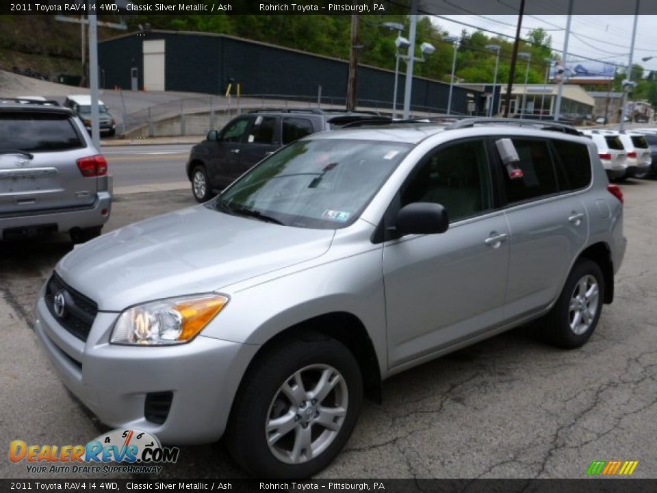Front 3/4 View of 2011 Toyota RAV4 I4 4WD Photo #3