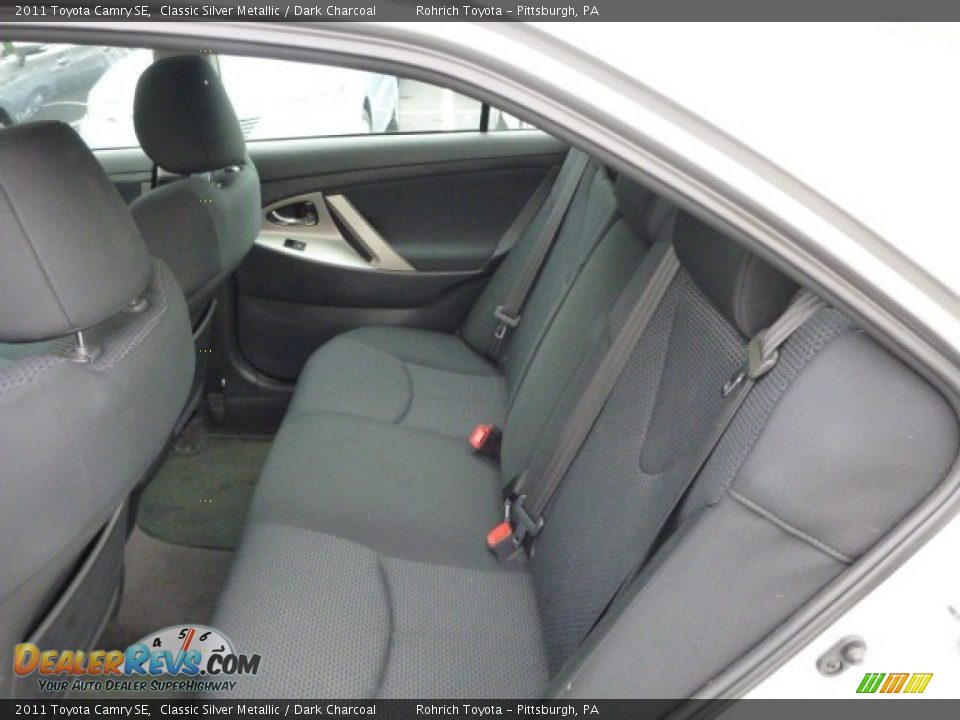 2011 Toyota Camry SE Classic Silver Metallic / Dark Charcoal Photo #5