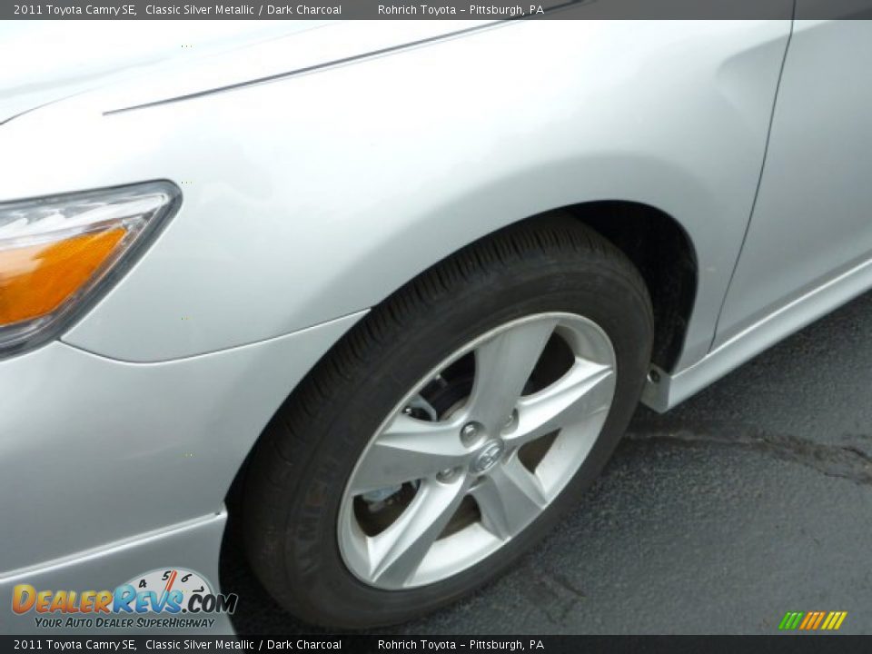 2011 Toyota Camry SE Classic Silver Metallic / Dark Charcoal Photo #8