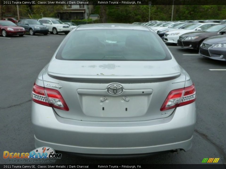 2011 Toyota Camry SE Classic Silver Metallic / Dark Charcoal Photo #12
