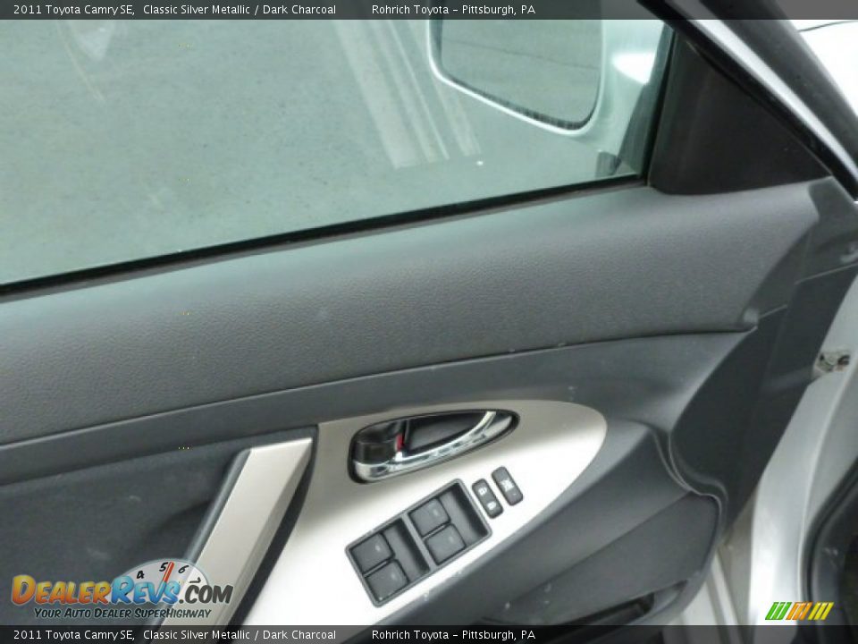 2011 Toyota Camry SE Classic Silver Metallic / Dark Charcoal Photo #16