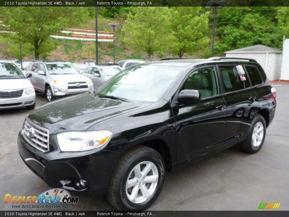 Front 3/4 View of 2010 Toyota Highlander SE 4WD Photo #3