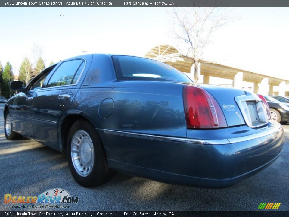 2001 Lincoln Town Car Executive Aqua Blue / Light Graphite Photo #2