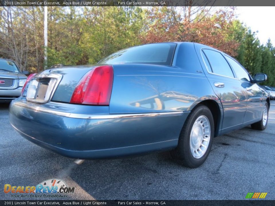 2001 Lincoln Town Car Executive Aqua Blue / Light Graphite Photo #3