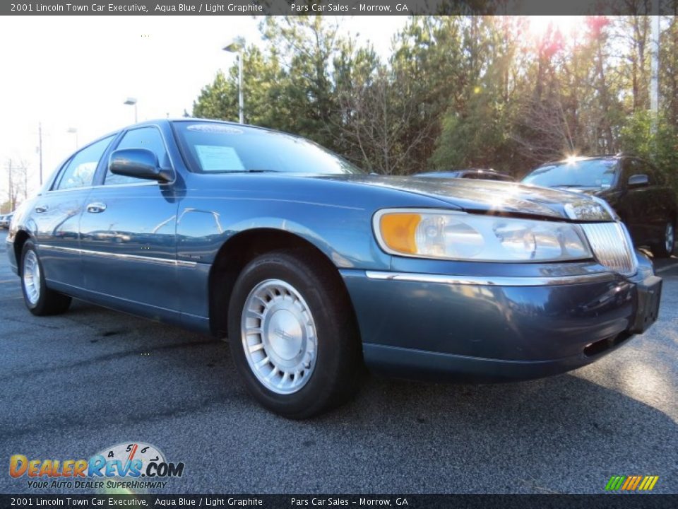 2001 Lincoln Town Car Executive Aqua Blue / Light Graphite Photo #4