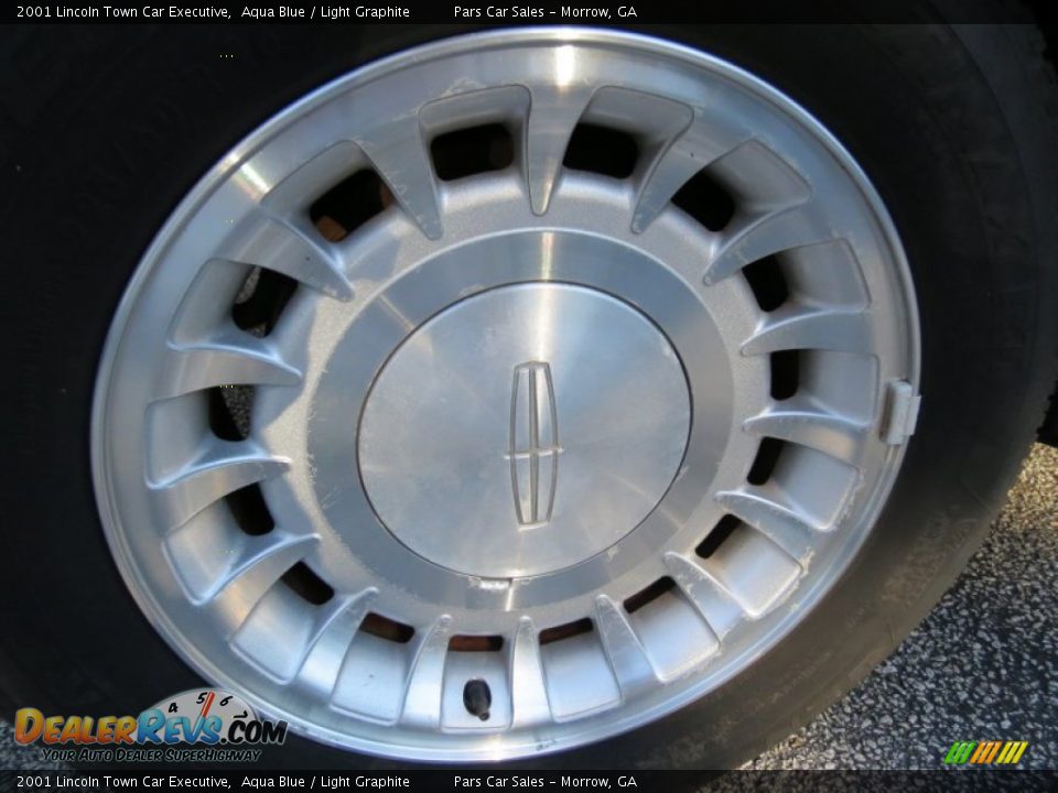 2001 Lincoln Town Car Executive Aqua Blue / Light Graphite Photo #5