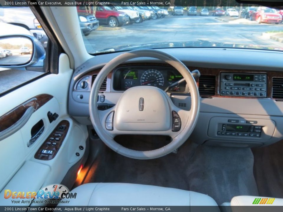2001 Lincoln Town Car Executive Aqua Blue / Light Graphite Photo #10
