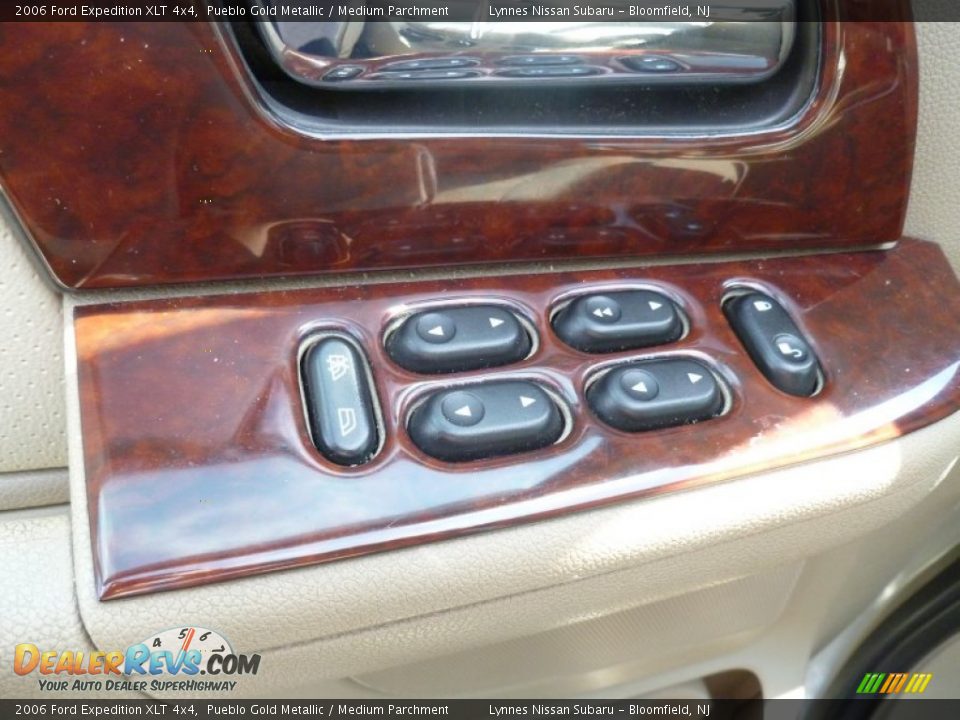 2006 Ford Expedition XLT 4x4 Pueblo Gold Metallic / Medium Parchment Photo #12