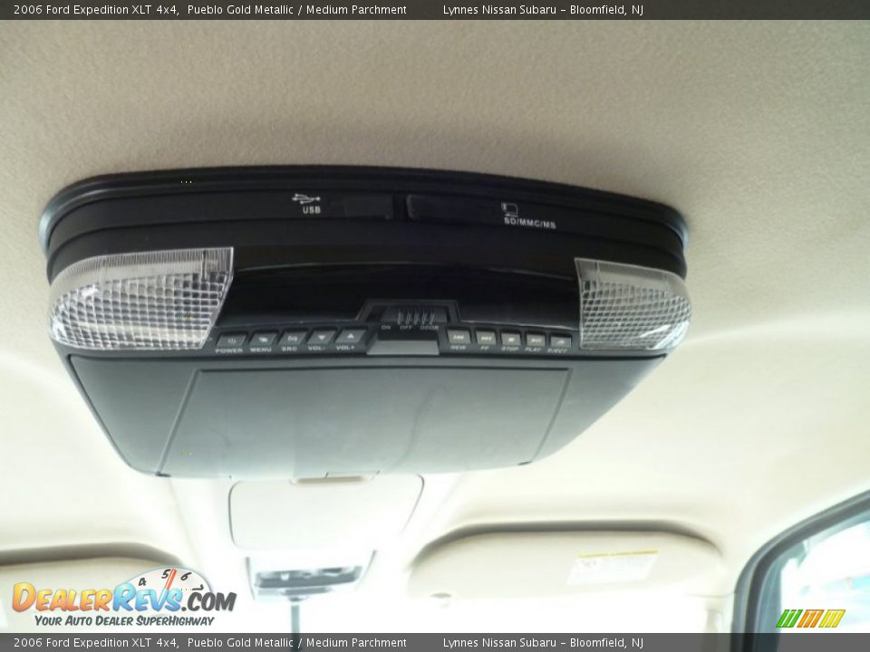 2006 Ford Expedition XLT 4x4 Pueblo Gold Metallic / Medium Parchment Photo #19