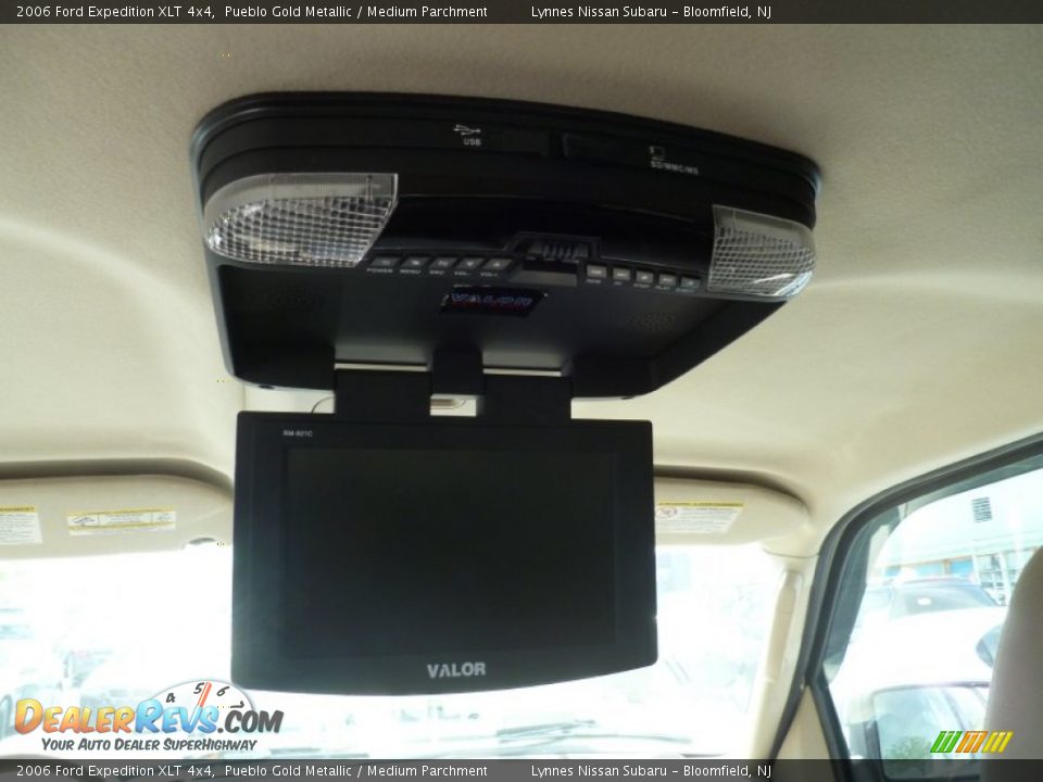 2006 Ford Expedition XLT 4x4 Pueblo Gold Metallic / Medium Parchment Photo #20