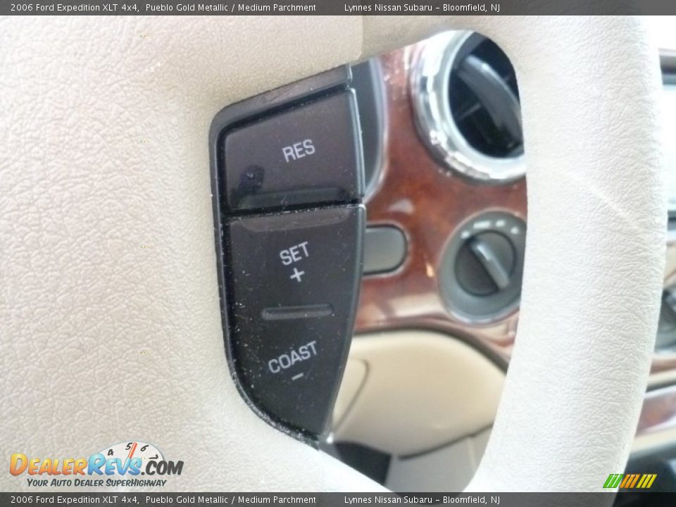 2006 Ford Expedition XLT 4x4 Pueblo Gold Metallic / Medium Parchment Photo #21
