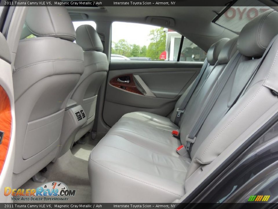 2011 Toyota Camry XLE V6 Magnetic Gray Metallic / Ash Photo #17