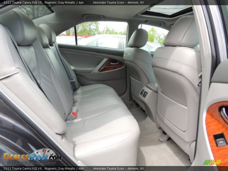2011 Toyota Camry XLE V6 Magnetic Gray Metallic / Ash Photo #19