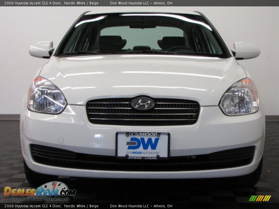 2009 Hyundai Accent GLS 4 Door Nordic White / Beige Photo #2