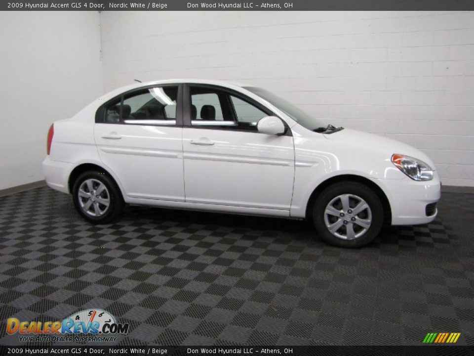 2009 Hyundai Accent GLS 4 Door Nordic White / Beige Photo #3