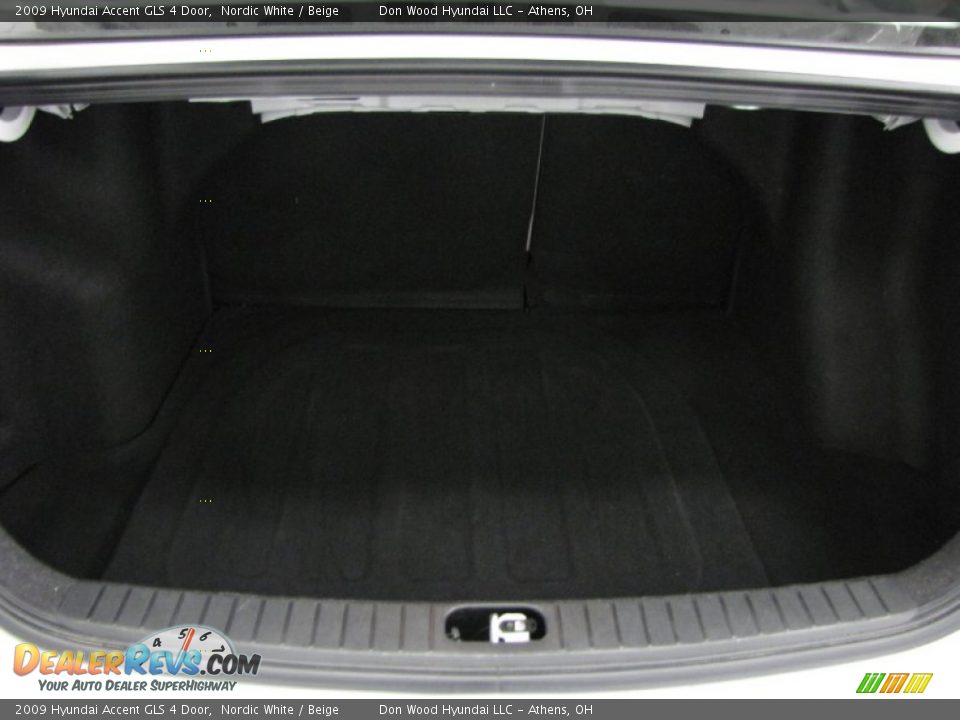 2009 Hyundai Accent GLS 4 Door Nordic White / Beige Photo #4
